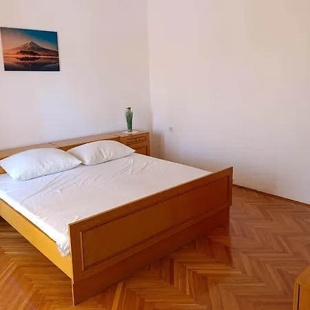 Apartamento With Parking Space Rtina - Miocici, Zadar - 25034 *